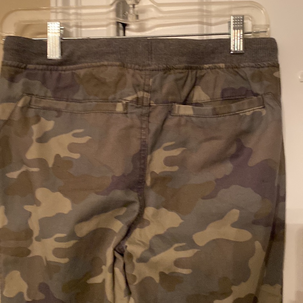 NWT Cart & Jack cotton camo jogger.  Size large 12/14. - Picture 9 of 11